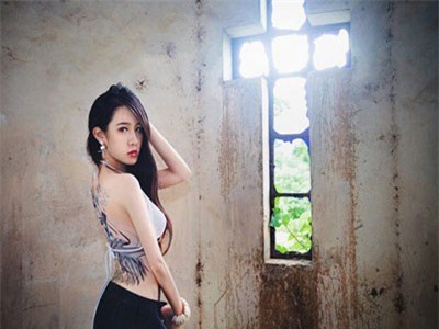 Nữ nha sĩ xinh đẹp, gợi cảm khiến dân mạng mê đắm