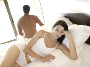 Chuyện "yêu" của vợ chồng bị phá hỏng chỉ vì một… chiếc tất