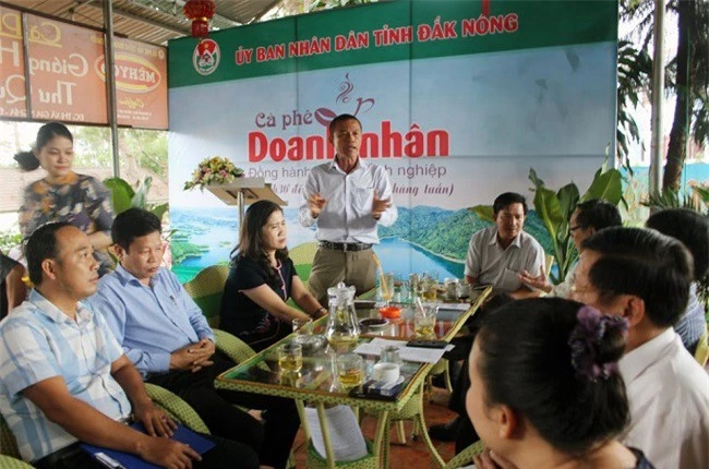 Tỉnh Đắk Nông duy trì chương trình "Cà phê doanh nhân" hằng tuần để lắng nghe ý kiến của các doanh nghiệp (Ảnh: ST)