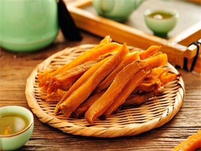 Tết năm nay tôi quyết định tự làm khoai lang dẻo tiếp khách vì vừa ngon mà công thức lại vừa siêu dễ