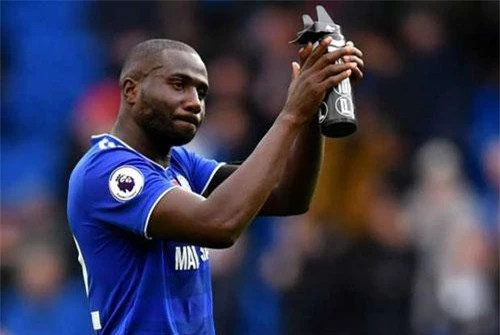 Trung vệ: Sol Bamba (Cardiff City).