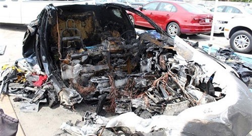 Tesla bị kiện đòi bồi thường vì xe bốc cháy