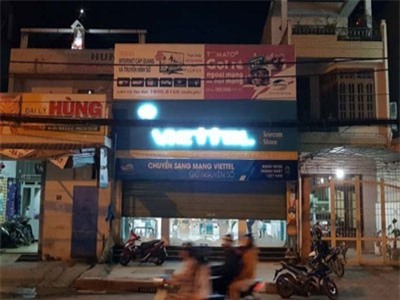 Cướp ném mìn, dùng súng cướp 40 triệu đồng của cửa hàng Viettel