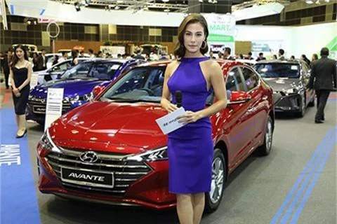 Hyundai Elantra 2019 thiết kế tuyệt đẹp cập bến thị trường Đông Nam Á, đối đầu Mazda 3. Mới đây, mẫu xe Hyundai Avante (tại Việt Nam có tên gọi là Elantra) đã có mặt tại thị trường Đông Nam Á thông qua triển lãm Singapore Motor Show 2019. Đây được xem là đối thủ đáng gờm của Mazda 3. (CHI TIẾT)