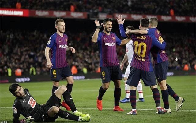 Messi và Suarez rực sáng, Barcelona vững ngôi đầu bảng La Liga - Ảnh 11.