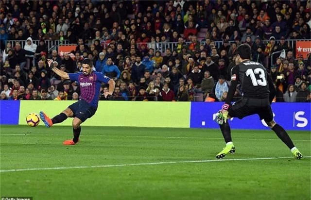 Messi và Suarez rực sáng, Barcelona vững ngôi đầu bảng La Liga - Ảnh 6.
