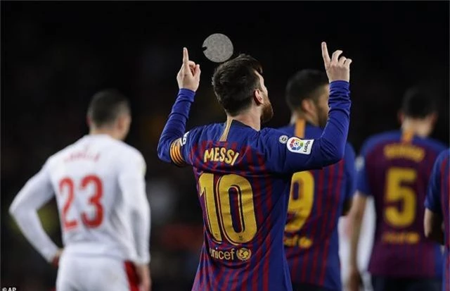 Messi và Suarez rực sáng, Barcelona vững ngôi đầu bảng La Liga - Ảnh 10.
