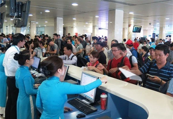 Hành khách được khuyến cáo không nên bịt mặt hoặc đeo khẩu trang, kính đen khi đến sân bay.