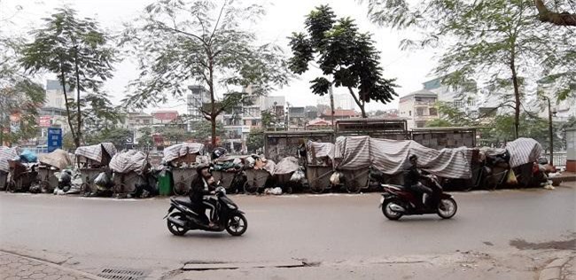 Hà Nội: Khúc mắc đền bù, rác ùn đống trong nội thành