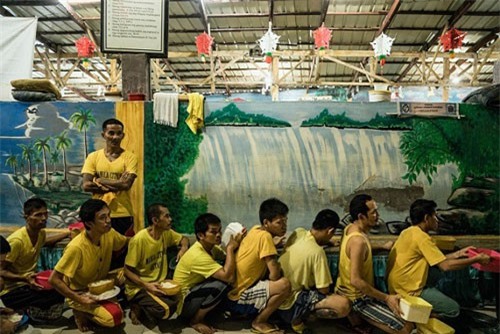 Quá tải phạm nhân, nhà tù Philippines phải nhờ băng đảng quản lý hộ