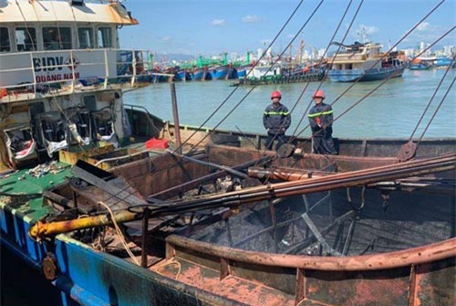Khánh Hòa: Cháy tàu cá 13 tỷ, nghi do bất cẩn khi hàn xì