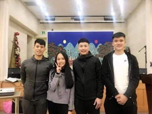 Con gái Phương Thanh hớn hở gặp Đình Trọng ở Hàn Quốc