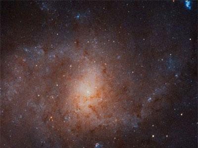 Thú vị cảnh thiên hà Triangulum lọt ống kính Hubble
