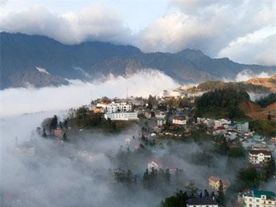 Mãn nhãn ngắm Sa Pa bồng bềnh 'trôi' trong mây
