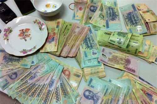 Bình Thuận: Phó Chủ tịch Hội đông y và 1 thầy giáo bị bắt trên chiếu bạc