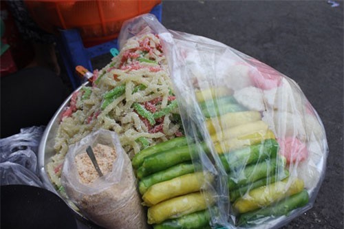 Đủ món ngon hấp dẫn khách du lịch ở chợ Cồn Đà Nẵng