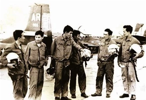 Chien cong dac biet cua may bay A-37 trong tran Kong Pong Xom-Hinh-11
