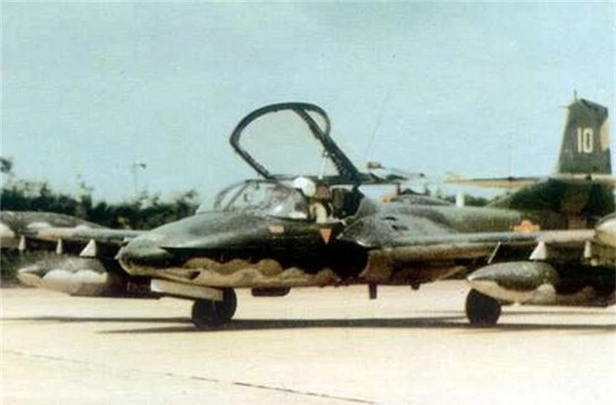 Chien cong dac biet cua may bay A-37 trong tran Kong Pong Xom-Hinh-12