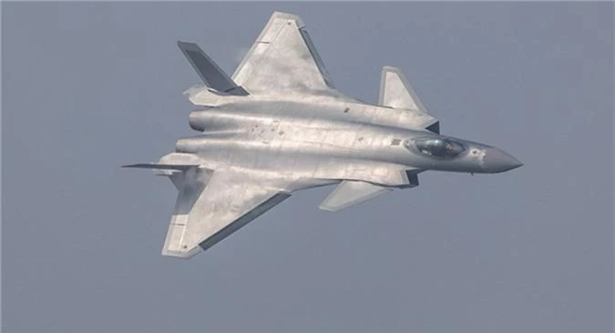 Bao My: Chien dau co J-20 sinh ra la de F-15 danh bai