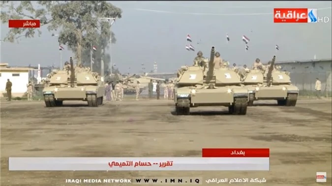 Iraq lan dau duyet binh hoanh trang voi tang T-90S