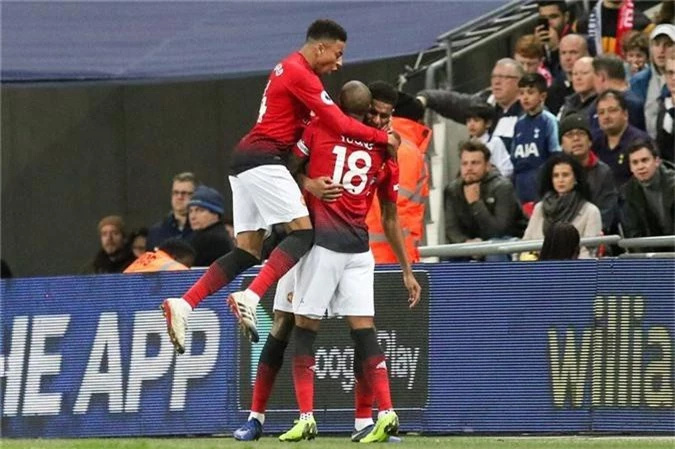 Solskjaer được khen ngợi với kế hoạch sử dụng Rashford và Martial