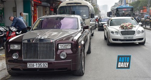 Đám cưới quy tụ nhiều xe sang, siêu sang khủng tại Hà Nôi