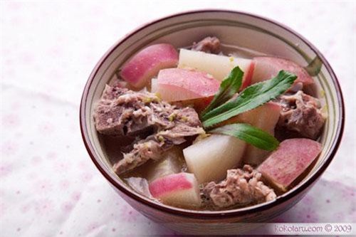 Canh củ cải hầm xương tốt cho bà bầu