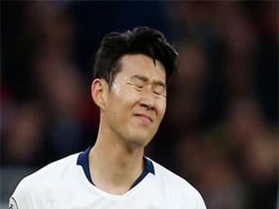 Ngôi sao số 1 Asian Cup 2019 bị CĐV nhà ở NHA... phân biệt chủng tộc