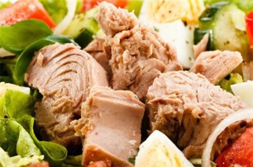  2 công thức làm salad cá ngừ vừa ngon vừa giữ dáng