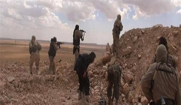 IS lũ lượt rút khỏi pháo đài chiến lược ở Đông Syria 