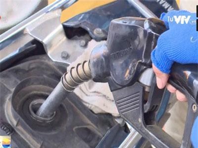 TP.Hồ Chí Minh: Khách hàng tự đổ xăng và thanh toán tại 11 cây xăng