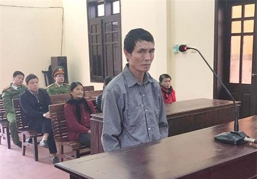 Hà Tĩnh: Vì đi tập thể dục khiến... chó sủa, cụ già bị đánh gãy tay