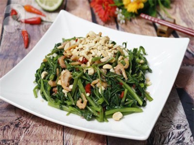 Nộm rau muống tôm khô cho người ăn kiêng