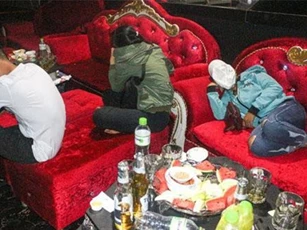 Vĩnh Long: Kiểm tra quán bar, phát hiện nhiều thanh niên dương tính với ma túy