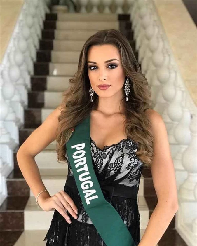 Nhan sắc đến từ Bồ Đào Nha, đồng thời là top 8 Miss Earth, Telma Madeira, đứng thứ ba bảng xếp hạng với 4,173 điểm. Cô gái sinh năm 1999 được nhiều khán giả yêu thích khi dự thi Hoa hậu Trái đất. 
