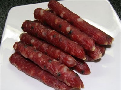 Cách làm lạp xưởng nhâm nhi ngày Tết