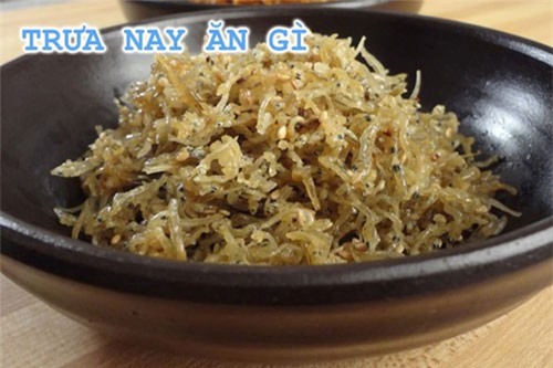 Cá cơm khô sốt cay đưa cơm