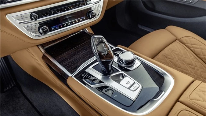 2020-bmw-7-series-1-16.jpg