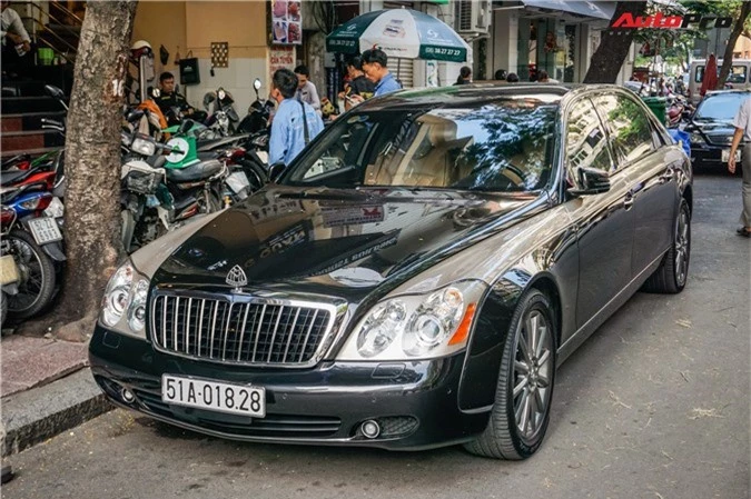 Ngắm siêu xe Maybach 62 Zeppelin 20 tỷ dạo chơi Sài Gòn