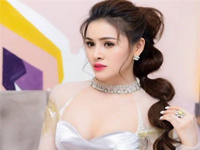 Thư Dung có cuộc sống sang chảnh thế nào trước khi để lộ gia cảnh nghèo khó ở quê