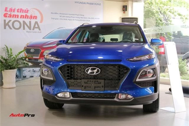 Đại lý Hyundai báo “cháy” hàng trước Tết, đẩy giá xe tăng từ vài chục đến cả trăm triệu đồng. Các mẫu Hyundai phổ biến như Accent, Kona hay Tucson không có xe giao đối với một số phiên bản nhất định. Giá xe tăng 15-30 triệu đồng. Riêng Santa Fe bán chênh tới 130 triệu đồng. (CHI TIẾT)