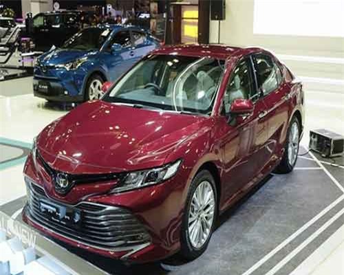 Toyota Camry 2019 giá 1 tỷ đồng chuẩn bị về Việt Nam có gì đáng chú ý?