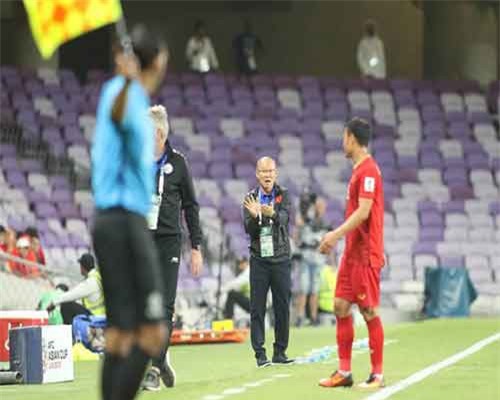 HLV Park Hang Seo khao quân chờ ĐT Việt Nam có tin mừng vé vớt