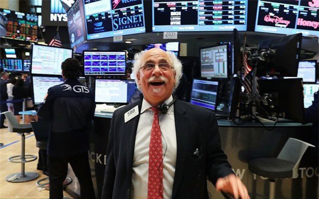 Phố Wall tăng điểm nhờ sóng ngân hàng