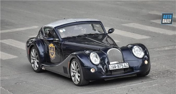 Siêu xe thân gỗ Morgan Aero SuperSport độc nhất Việt Nam. Chiếc Morgan Aero SuperSport được đưa về Việt Nam năm 2011 và đến nay vẫn là chiếc duy nhất đang lăn bánh tại mảnh đất hình chữ S. (CHI TIẾT)