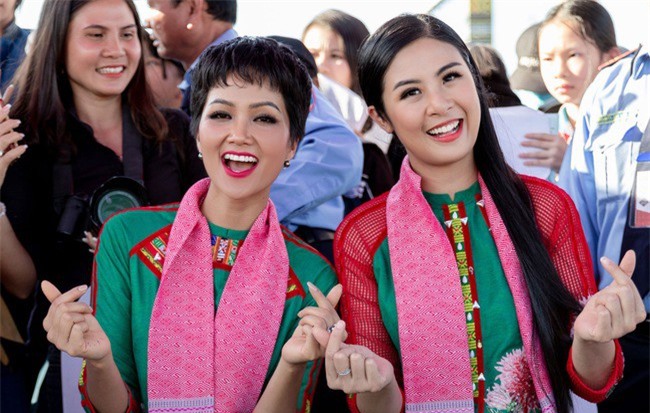 Hoa hậu Ngọc Hân: "H'Hen Niê không màu mè, giả tạo và chúng tôi có nhiều điểm chung"