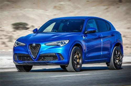 6. Alfa Romeo Stelvio Quadrifoglio (vận tốc tối đa: 285 km/h).