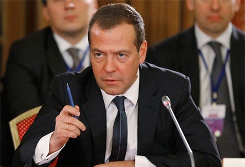 Thủ tướng Medvedev nói thẳng lý do Nga quay lưng với đô la Mỹ