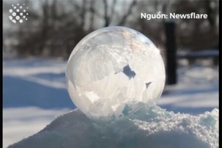 Clip: Tạo hình 'kì ảo' của nước khi đóng băng