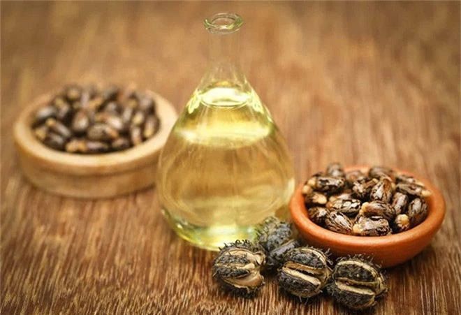 Dầu thầu dầu, trong tiếng anh được gọi là Castor Oil.